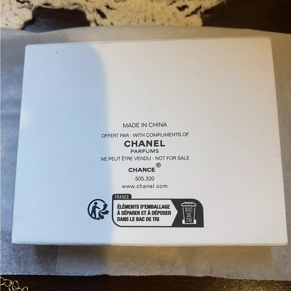 Chanel Pink Compact Mirror 💗 - Picture 8 of 8